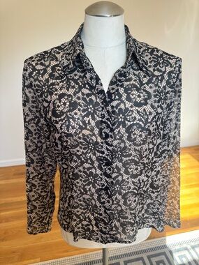 Vintage Finity Studio 💯 silk Black and Cream Lace-Print Button-Up Blouse